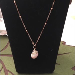 Women’s necklace